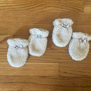 Gap Baby Sherpa mittens in cream. 2 available